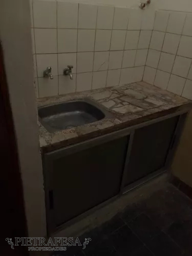 Casa ID.11601 - Casa en alquiler, 2dormitorios, 1baño, patio. Colón.