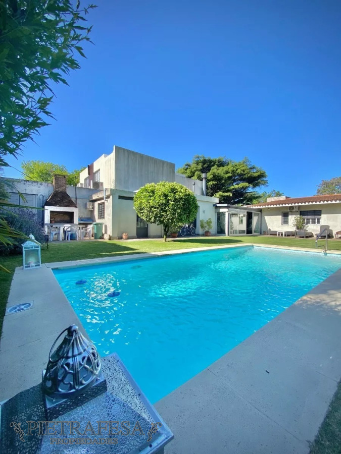 Casa ID.6238 - Casa en venta 3 dormitorios, 3 baños, fondo con barbacoa, piscina y garaje-Lancasteriana-Carrasco Norte