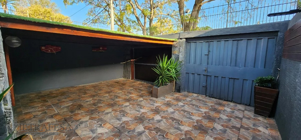 Casa ID.6663 - Casa en venta 3 dormitorios, 1 baño, barbacoa y cochera-Julián Laguna- Belvedere
