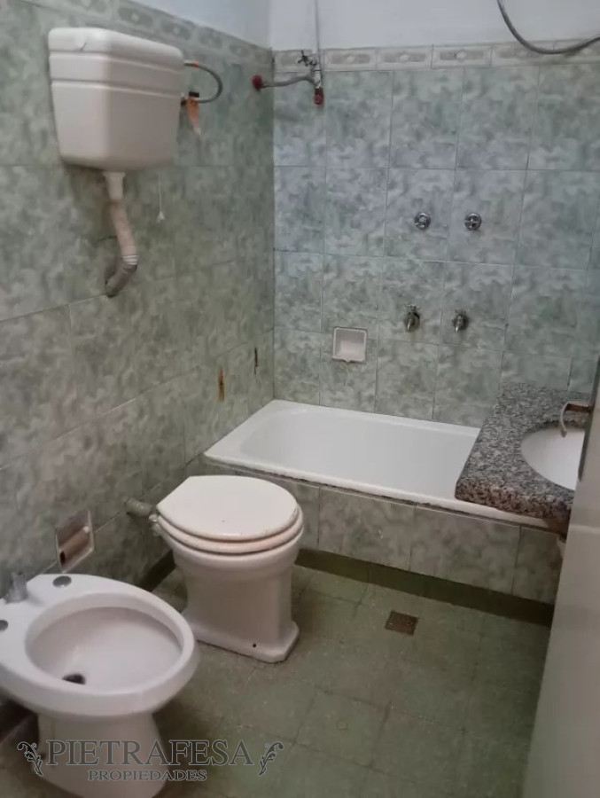 Casa ID.11499 - Casa en venta con renta 2 dormitorios, 2baños, gje-Colón