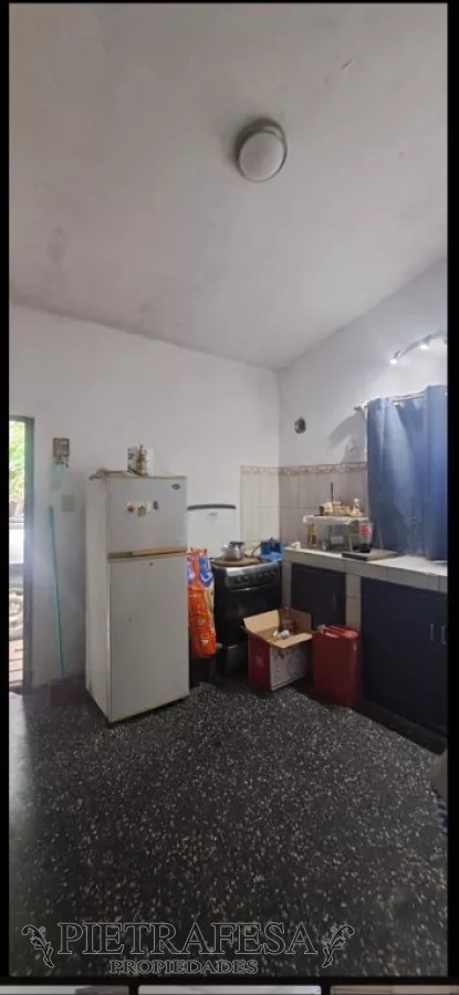 Casa ID.8864 - Casa en venta con renta 2 dormitorios, 1 baño y cochera-Villa Española