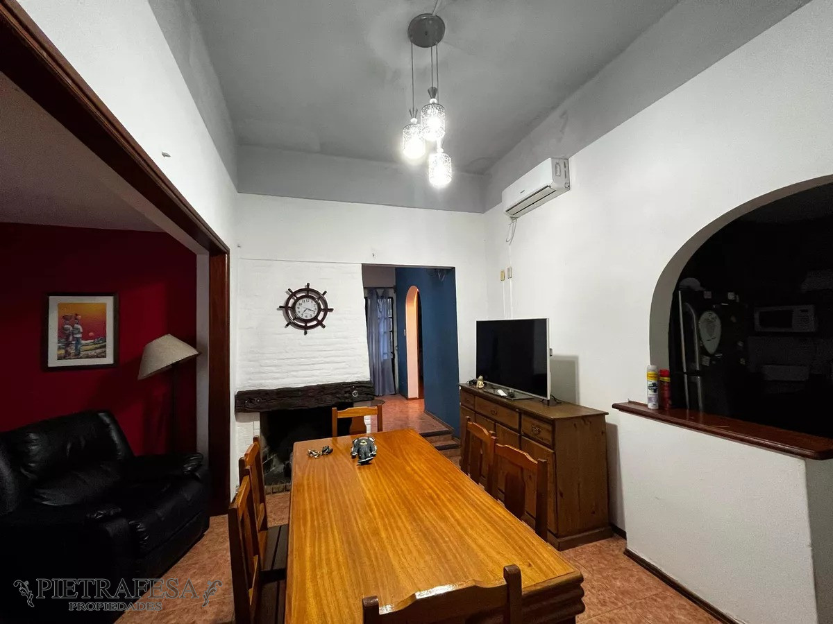 Casa ID.8563 - Casa mas apto en venta, 6 dormitorios, 3 baños, fondo, barbacoa y garaje-Doroteo Enciso - Capurro