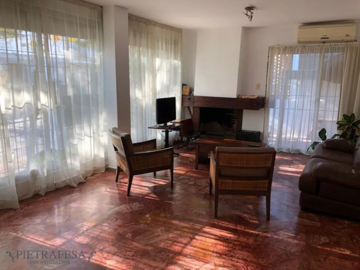Casa ID.10464 - Casa en venta 3 dormitorios, 2 baños, patio, gje-Malvin 