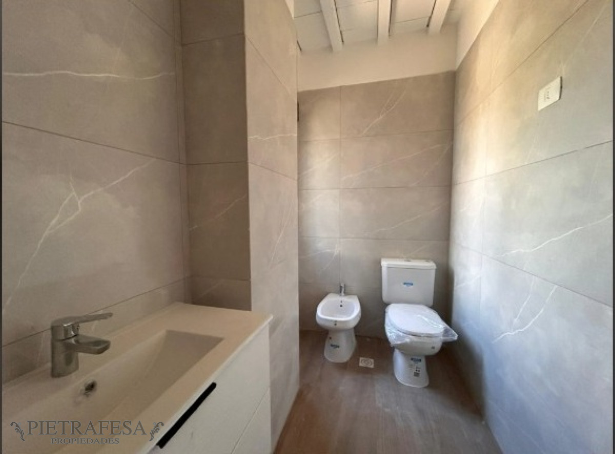Casa ID.9769 - Casa a estrenar 2 dormitorios,3 baños, cochera-Carrasco Norte