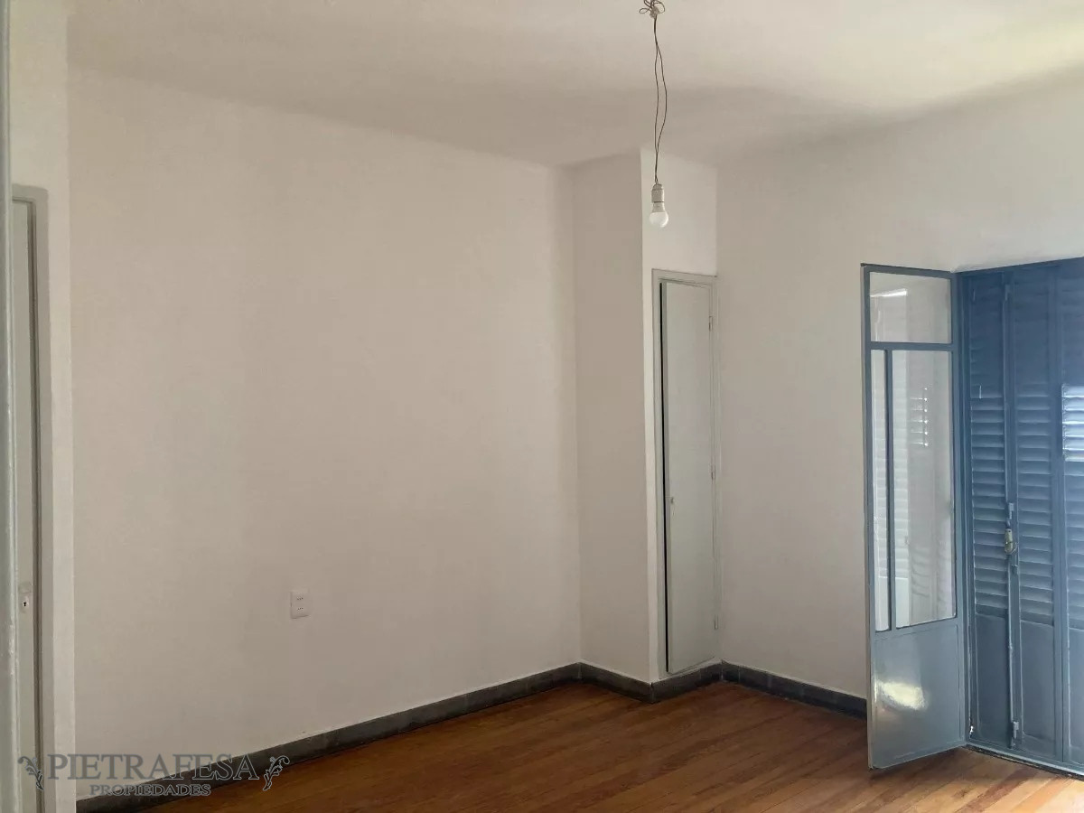 Casa ID.8807 - Casa de altos en venta, 3 dormitorios, 2 baños, terraza, patio con parrillero, Vazquez, Cordón.