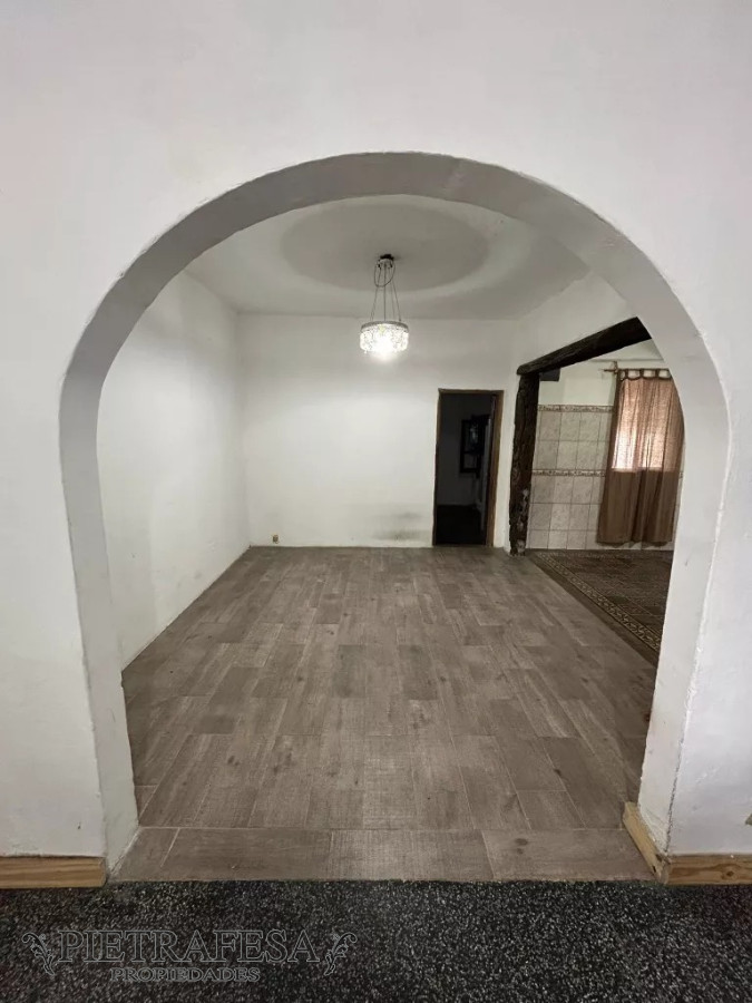 Casa ID.8716 - Casa en venta 2 dormitorios, 1 baño, fondo y cochera-Flor de Maroñas