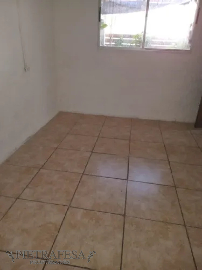 Casa ID.13580 - Casa en alquiler, 1dormitorio, 1baño, patio. Peñarol.
