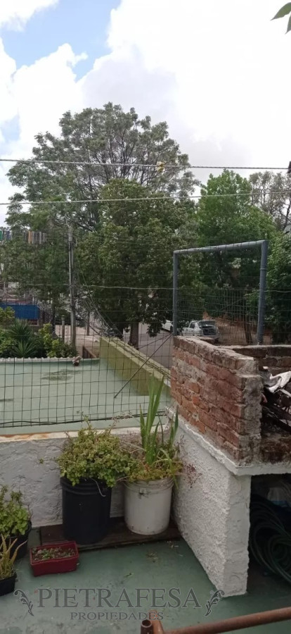 Casa ID.5826 - Casa en venta con renta 2 dormitorios, 2 baños y azotea con parrillero-Juan Arteaga- Cerrito