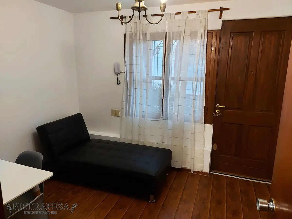 Casa ID.7208 - Casa en venta 5 dormitorios, 3 baños, fondo y cochera- Felix Buxareo-Villa Dolores