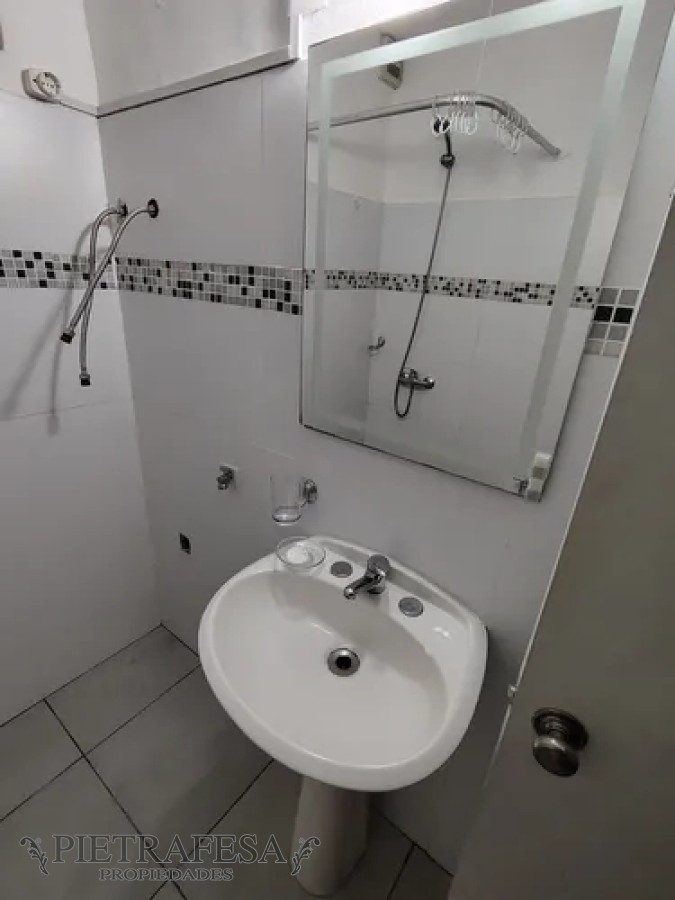 Casa ID.13689 - Casa en alquiler, 1dormitorio, 1baño. Brazo Oriental.