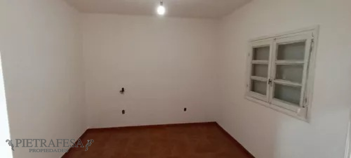 Casa ID.8529 - Casa en venta con renta, 4 dormitorios, 1 baño, azotea y garaje-Cnel. Santiago Labandera -Capurro
