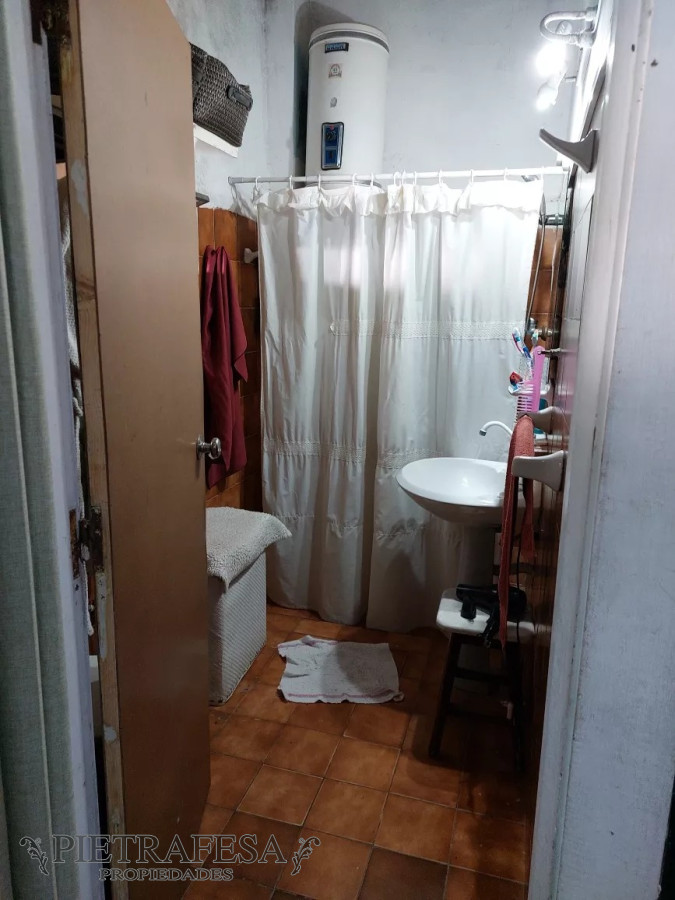 Casa ID.8866 - 2 casas en venta, 4 dormitorios, 2 baños, fondo, gje-Paso de las Duranas