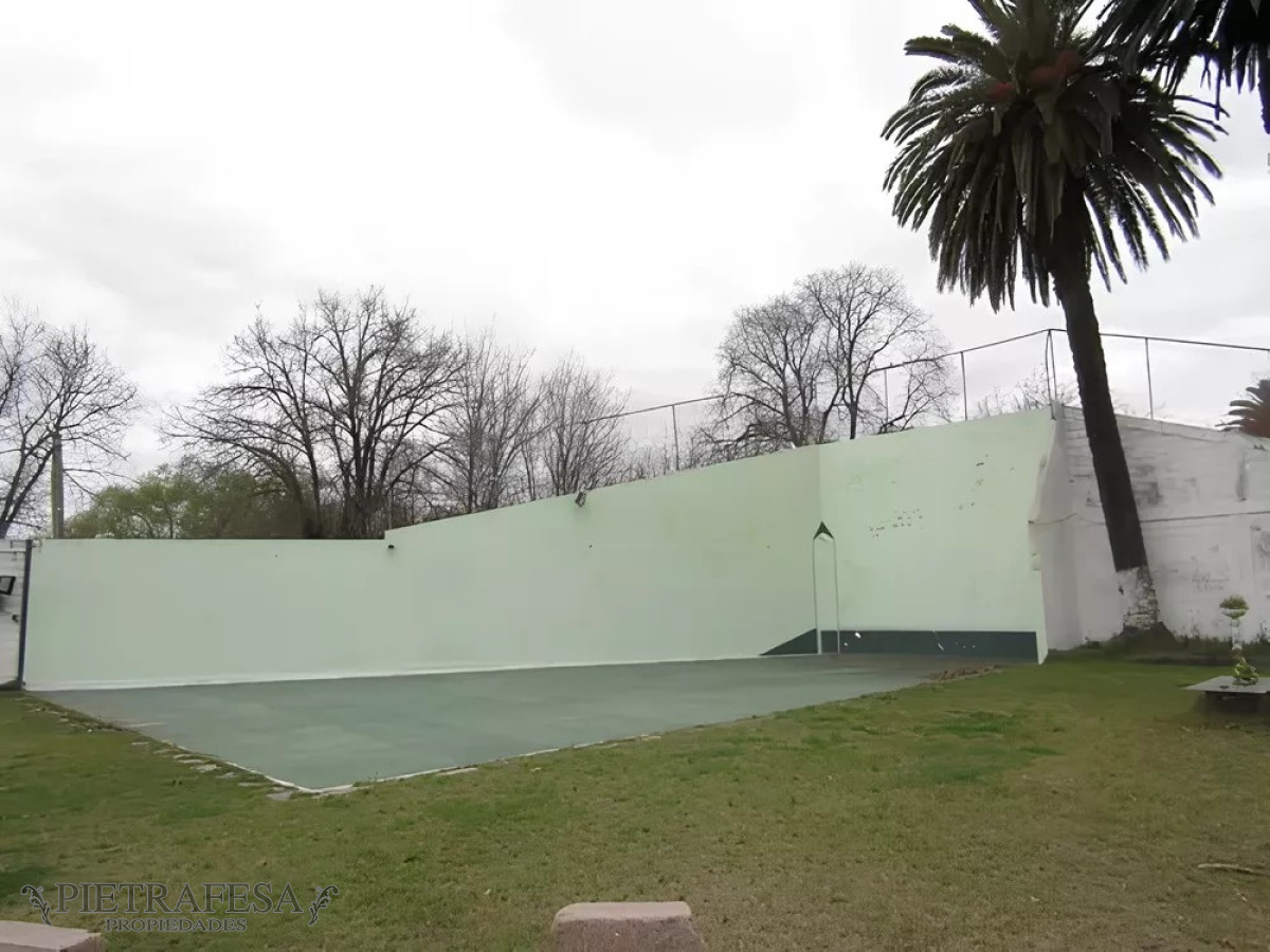 Casa ID.12833 - Casona en venta 5 dormitorios gran terreno-Colón 