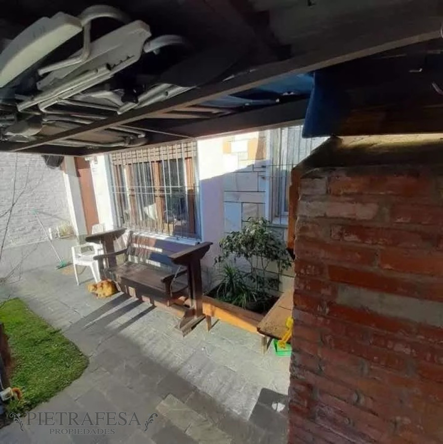 Casa ID.5788 - Casa en venta 2 dormitorios, 1 baño, patio y cochera- Plutarco- Buceo