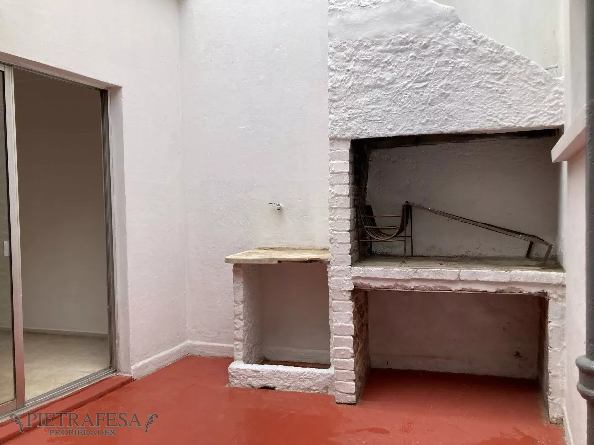 Casa ID.8807 - Casa de altos en venta, 3 dormitorios, 2 baños, terraza, patio con parrillero, Vazquez, Cordón.