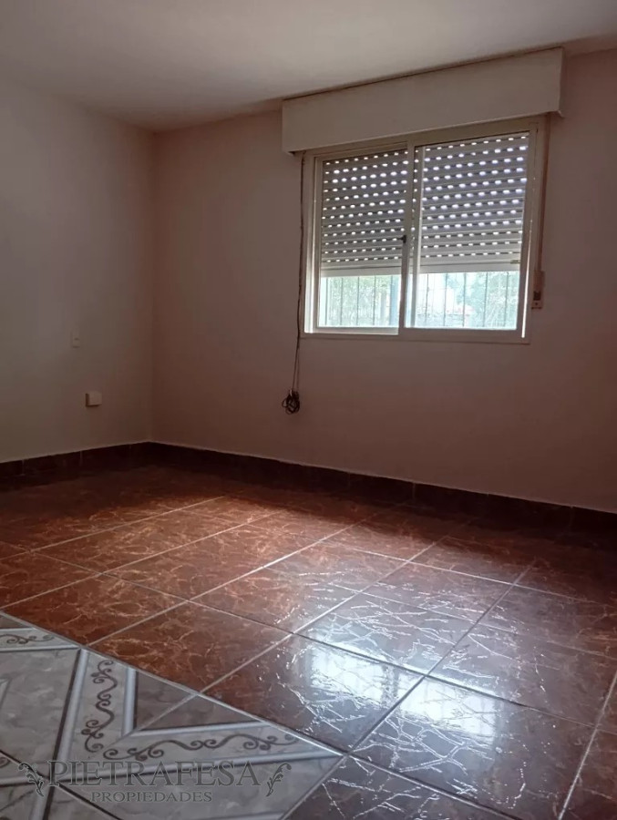Casa ID.9652 - Casa en venta 2 dormitorios, 1 baño, fondo-Villa Española 