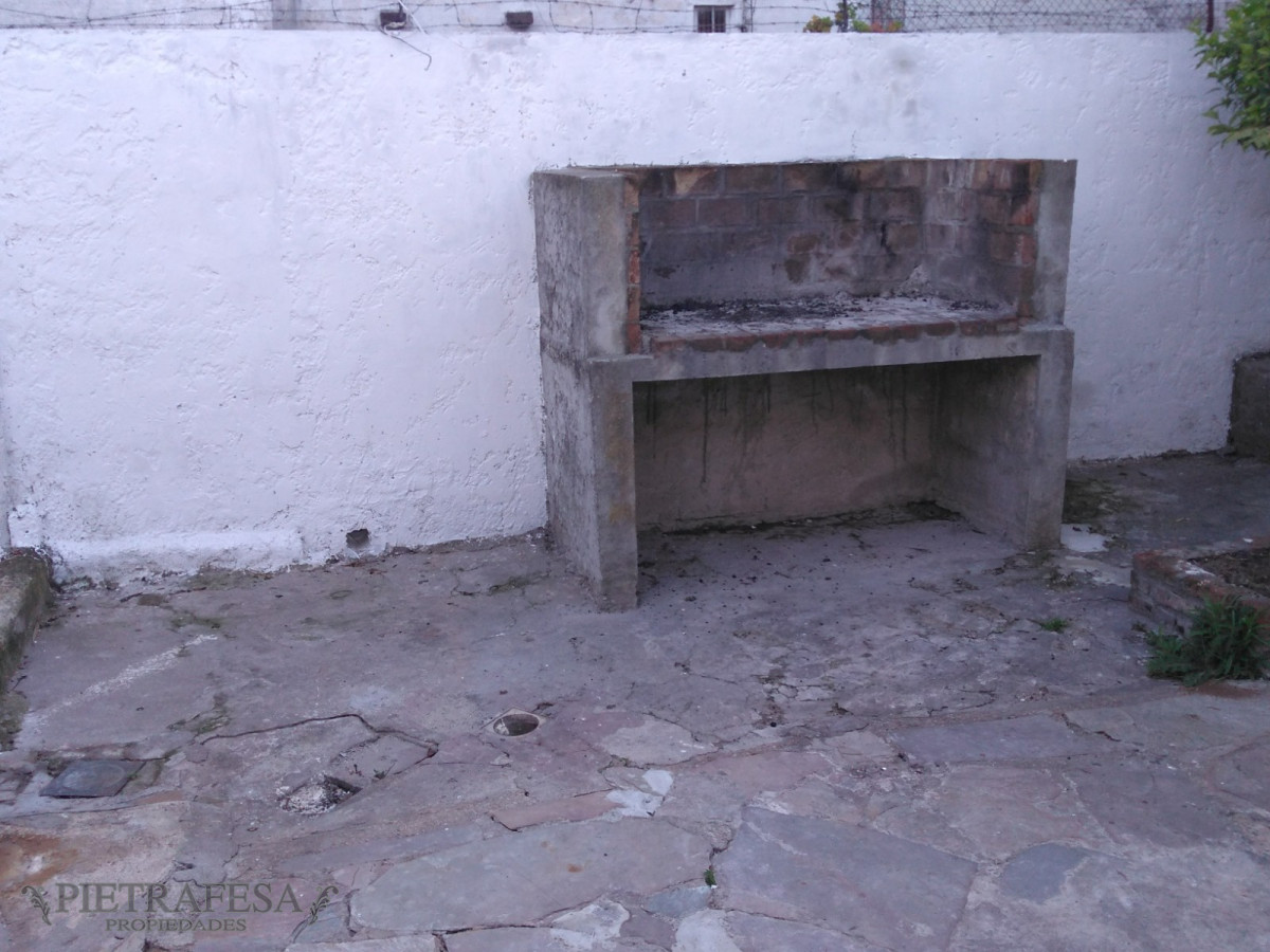 Casa ID.3910 - Casa en Venta con Renta - 2 dormitorios - 1 baño - Andres Gomez - Malvin