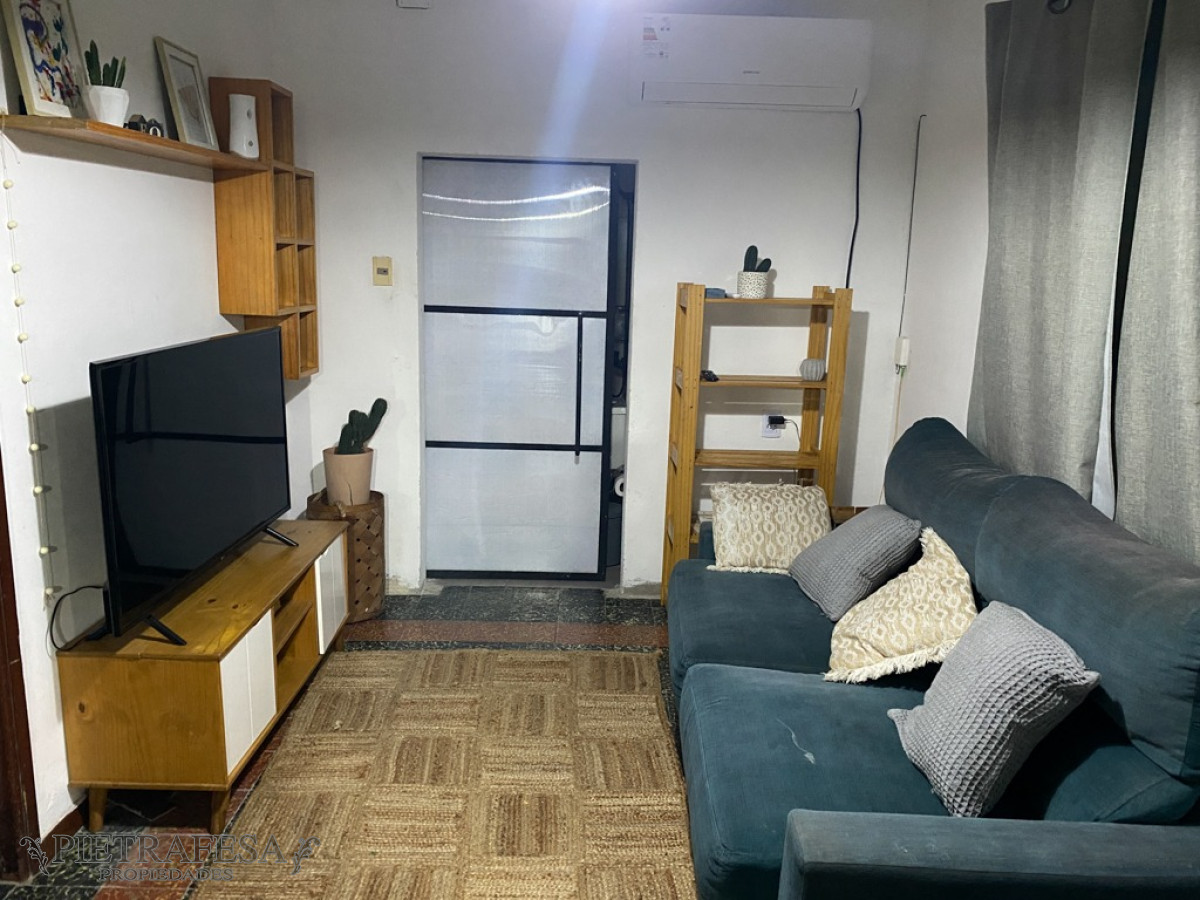 Casa ID.13135 - Casa en venta con renta, 2 dormitorios, patio-Cerro 