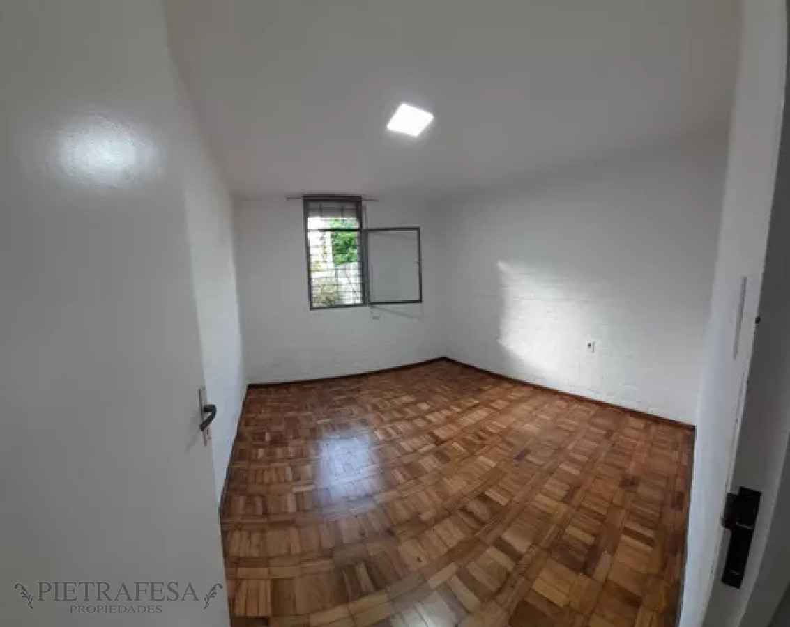 Casa ID.12638 - Casa en alquiler, 2dormitorios, 1baño, patio, garaje. Maroñas.