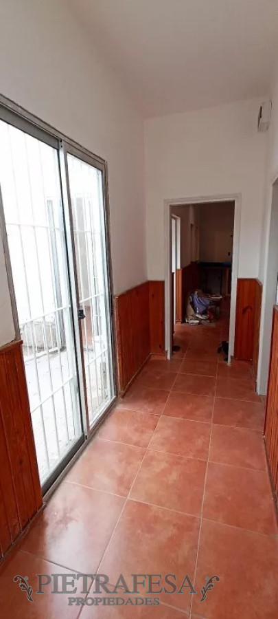 Casa ID.8529 - Casa en venta con renta, 4 dormitorios, 1 baño, azotea y garaje-Cnel. Santiago Labandera -Capurro