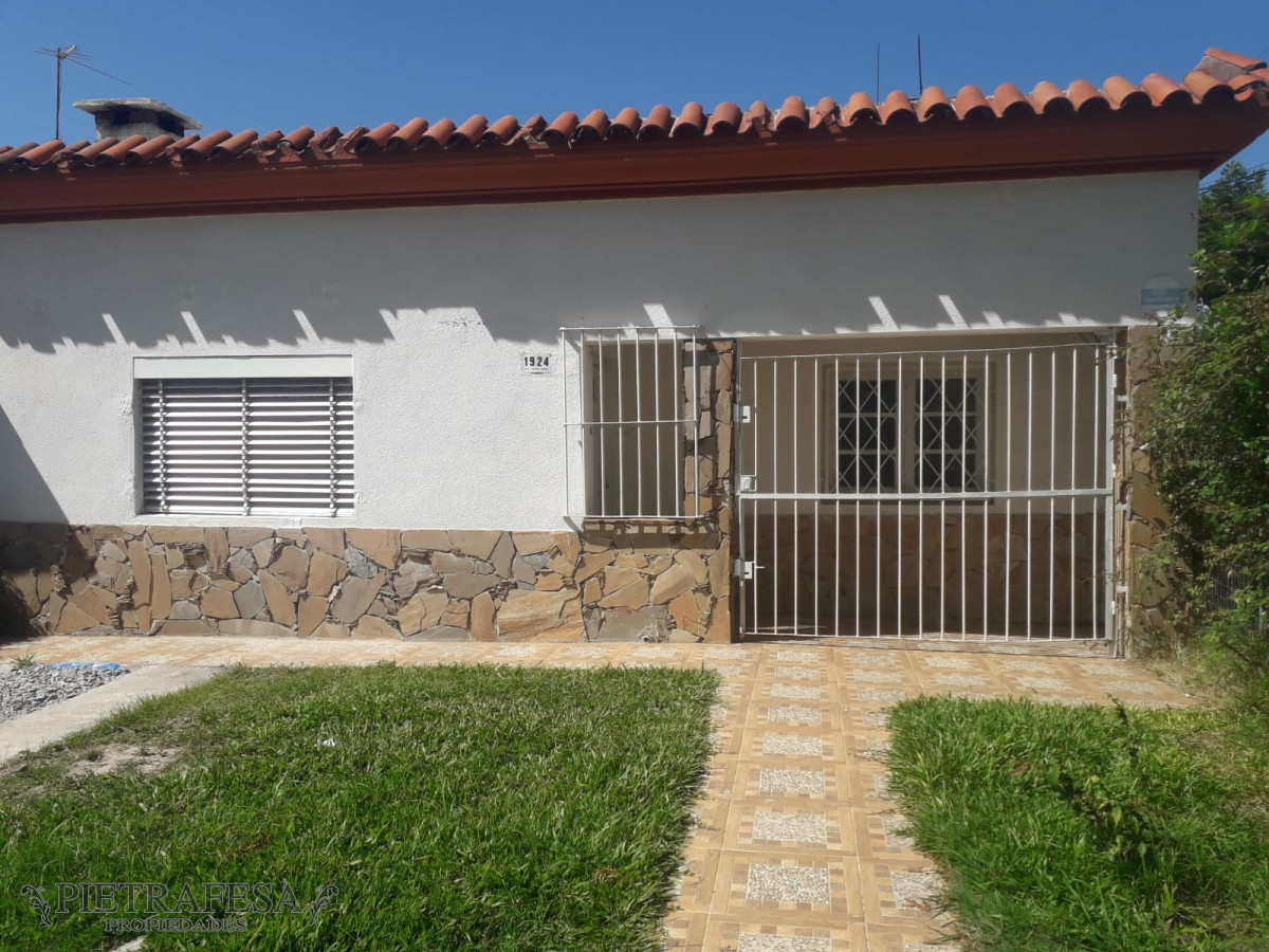 Casa ID.3910 - Casa en Venta con Renta - 2 dormitorios - 1 baño - Andres Gomez - Malvin