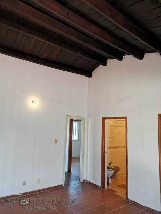 Casa ID.12648 - Casa en alquiler, 2 dorm, 1 baño, jardín al frente, cochera, La Teja.