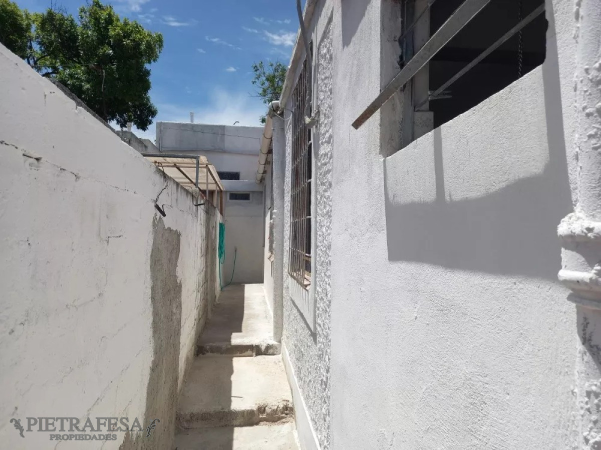 Casa ID.8386 - Casa en venta 3 dormitorios, 1 baño, patio y azotea-Ing Manuel Rodríguez Correa-Aires Puros