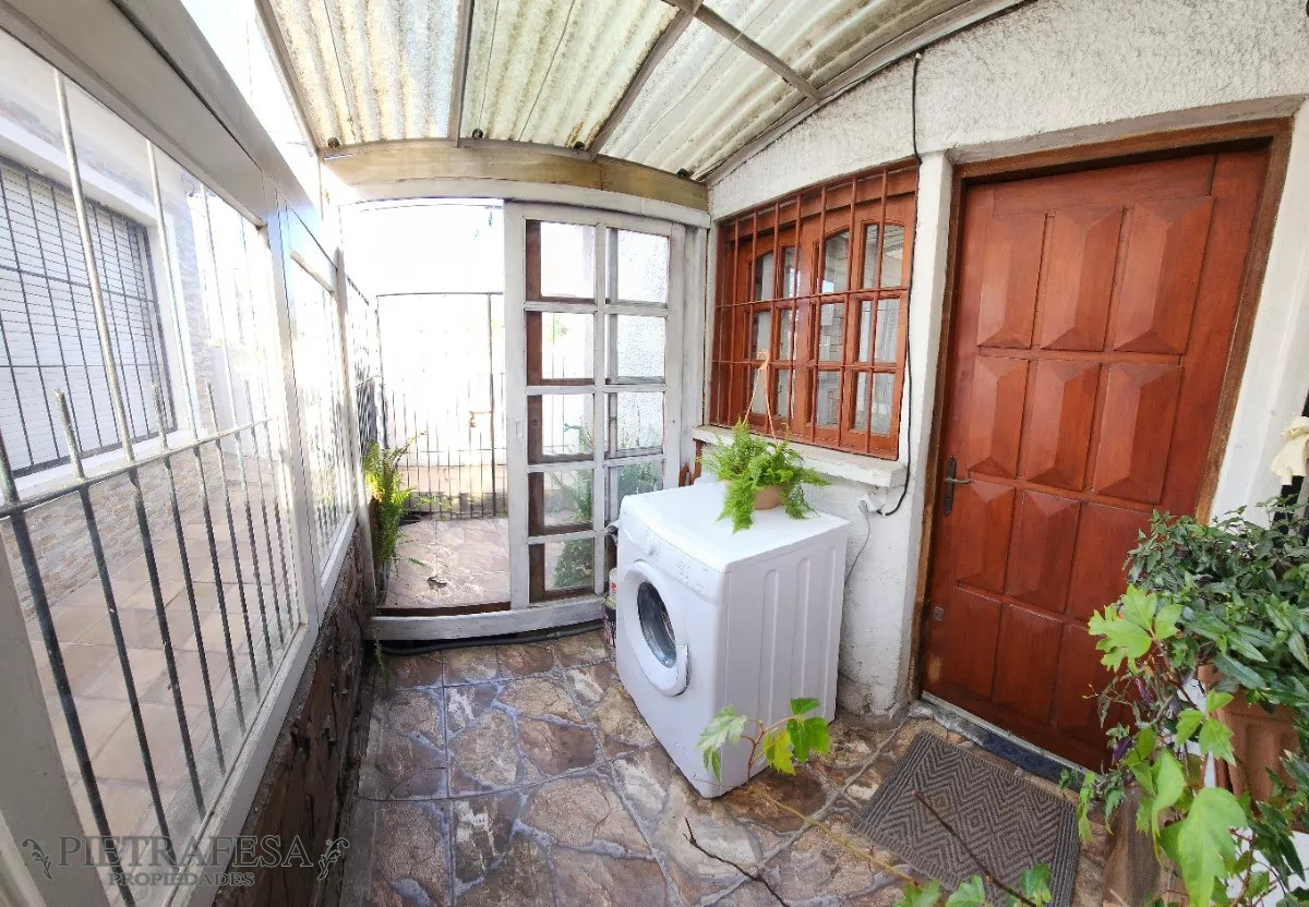 Casa ID.6663 - Casa en venta 3 dormitorios, 1 baño, barbacoa y cochera-Julián Laguna- Belvedere