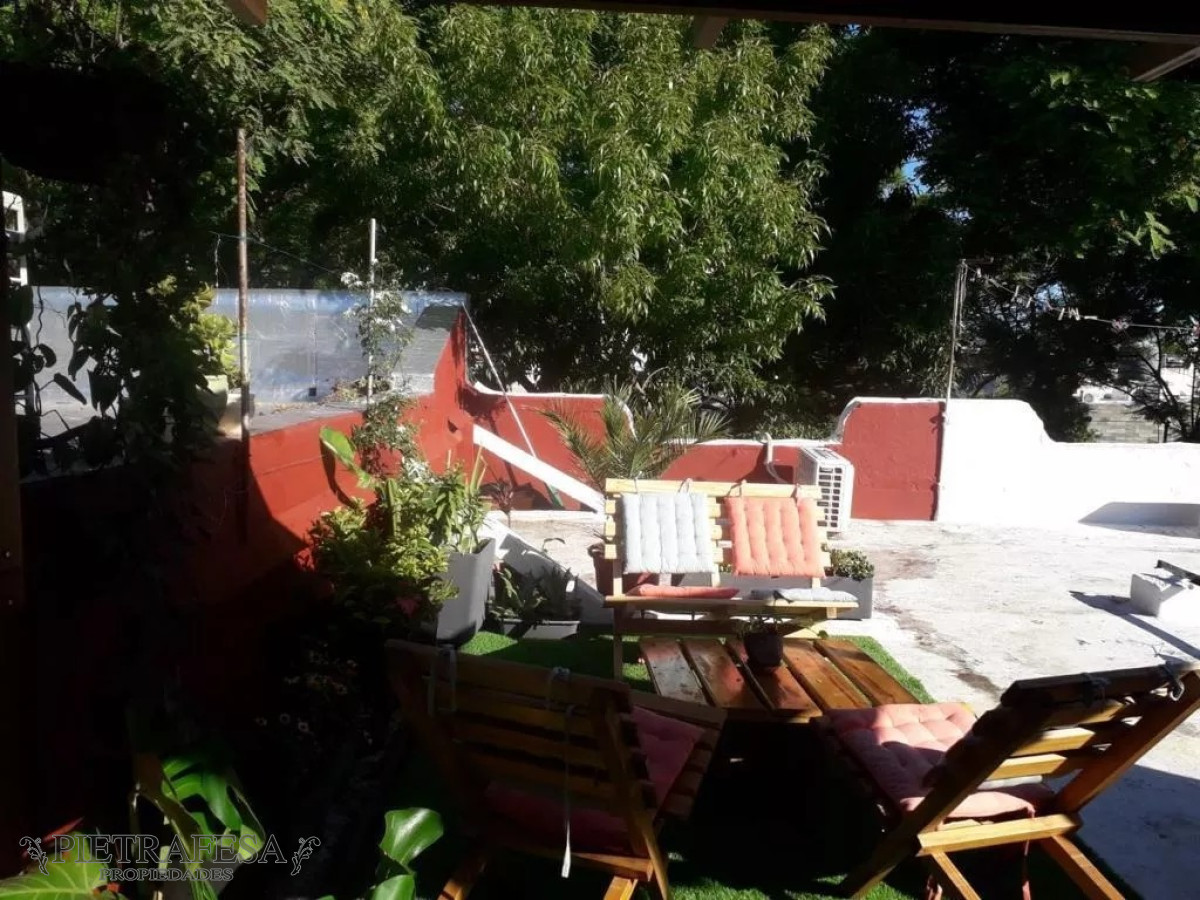 Casa ID.5832 - Casa en venta 3 dormitorios, 1 baño y azotea con parrillero- Miñones- Punta Carretas