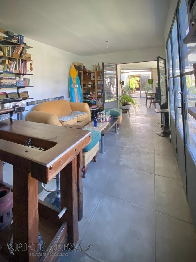 Casa ID.6238 - Casa en venta 3 dormitorios, 3 baños, fondo con barbacoa, piscina y garaje-Lancasteriana-Carrasco Norte