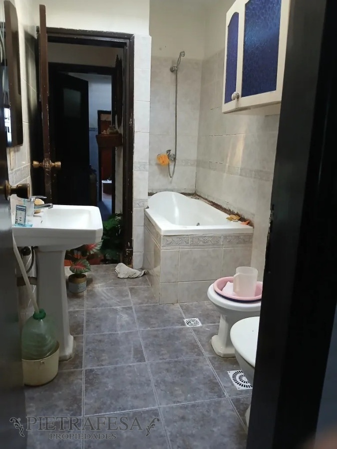 Casa ID.13465 - Casa en venta 3 dormitorios, 2 baño, azotea-La Comercial