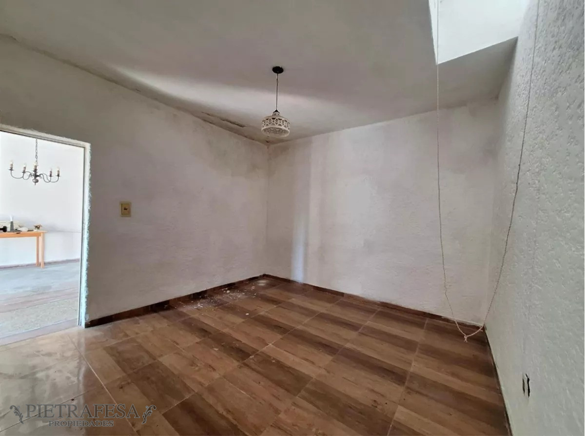 Casa ID.11374 - Casa con gran terreno, 2 dormitorios, 1 baño- Villa Española