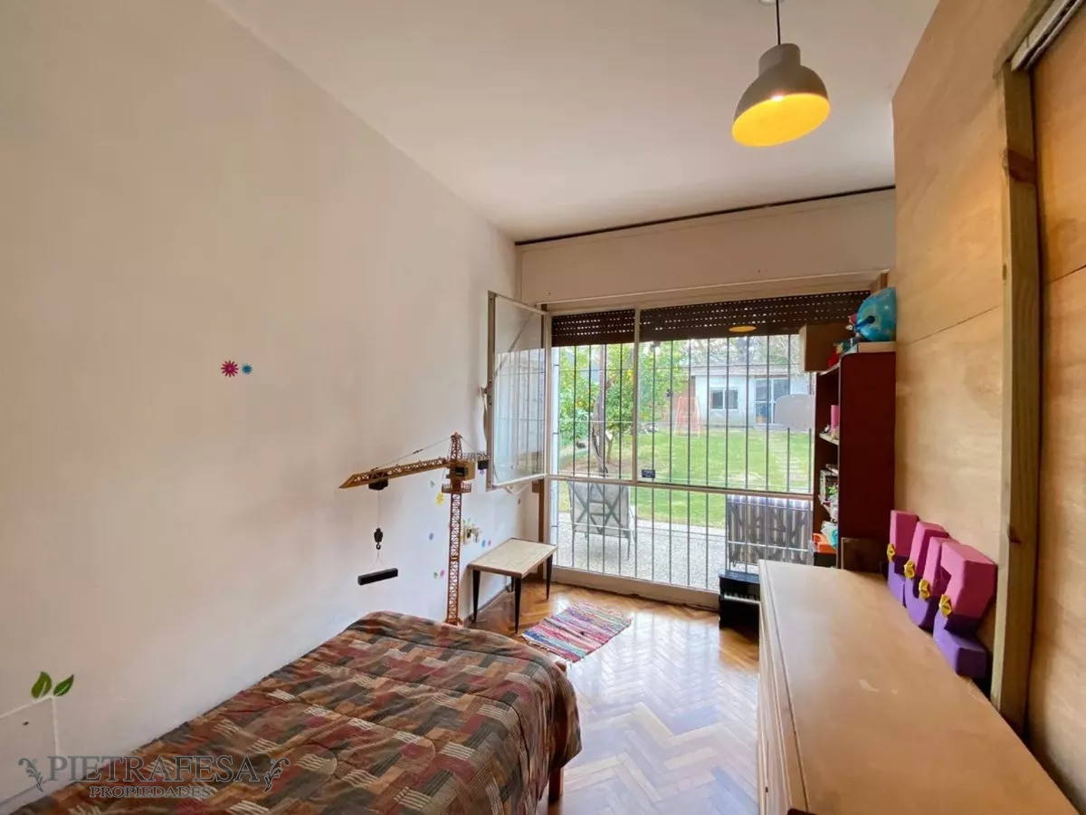 Casa ID.7961 - 2 casas en venta con renta, 4 dormitorios, 3 baños, garaje y fondo- Avenida Cataluña- Parque Batlle