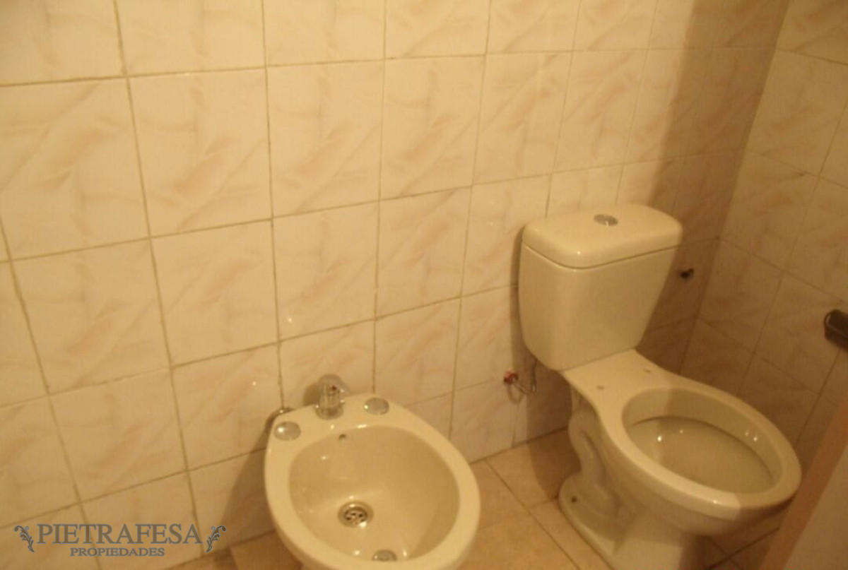 Casa ID.10797 - Casa en venta 8 dormitorios, 4 baños- Cordón
