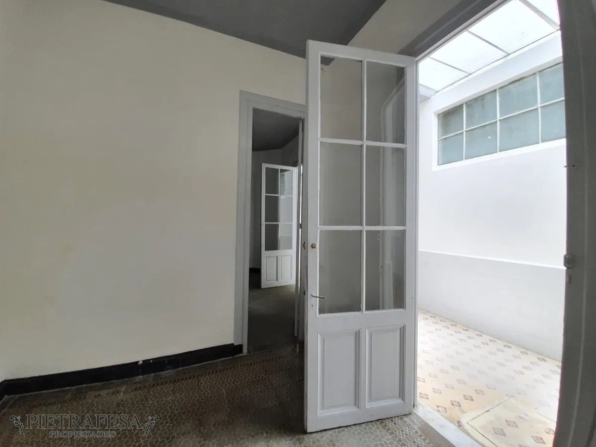 Casa ID.3655 - Casa de época ideal empresa, 5 habitaciones, 2 baños- Bartolomé -Ciudad Vieja