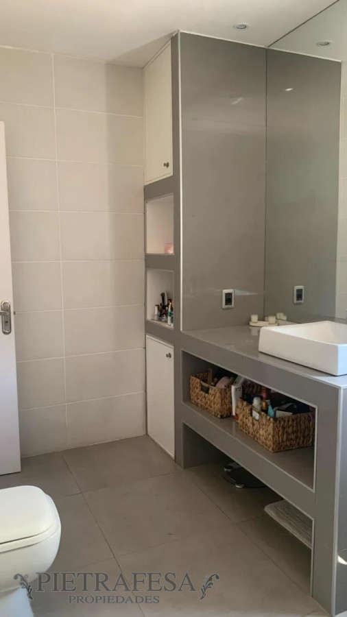 Casa ID.13503 - Casa en venta 1 dormitorios, 2 baños, patio, cochera- Maroñas 