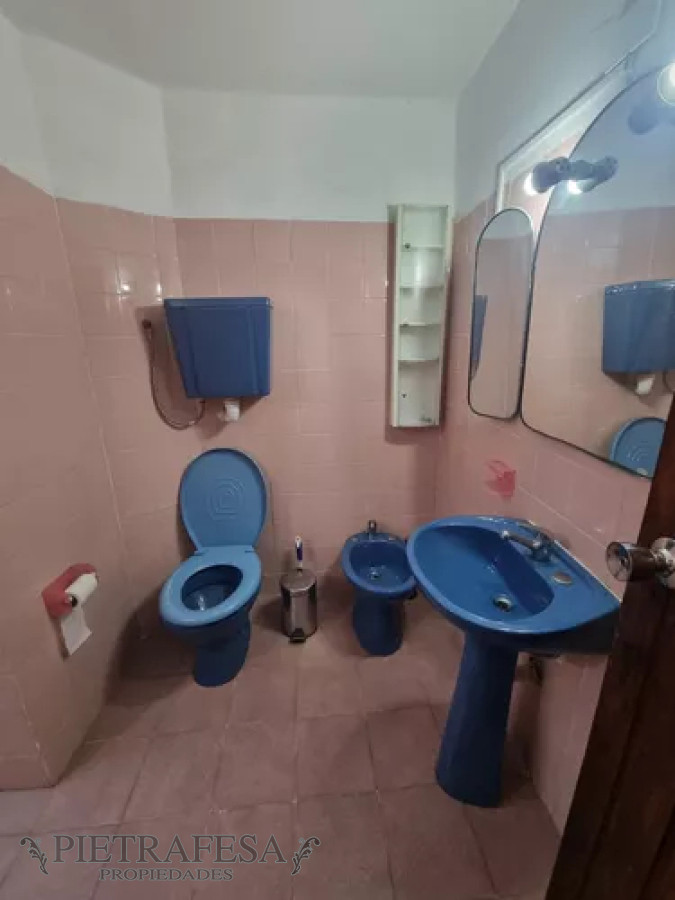 Casa ID.13118 - Casa en alquiler, 3dormitorios, 1baño, patio. Tres Cruces.