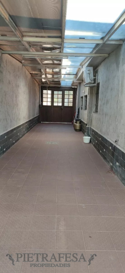 Casa ID.9911 - Casa en venta 3 dormitorios, 2 baños, fondo, gje- Bella Italia