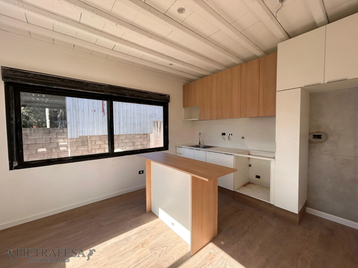 Casa ID.9769 - Casa a estrenar 2 dormitorios,3 baños, cochera-Carrasco Norte