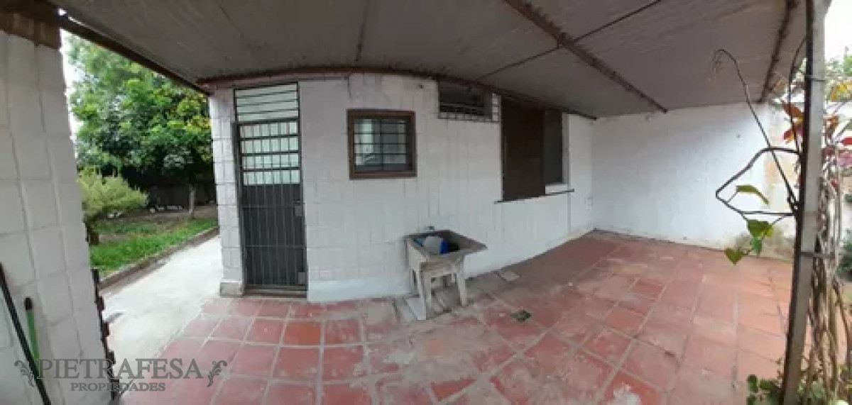 Casa ID.12638 - Casa en alquiler, 2dormitorios, 1baño, patio, garaje. Maroñas.