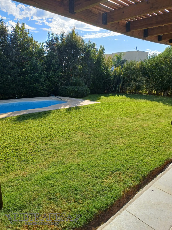 Casa ID.8742 - Casa en venta 4 dormitorios, 3 baños, piscina, cochera-Ciudad de la Costa 
