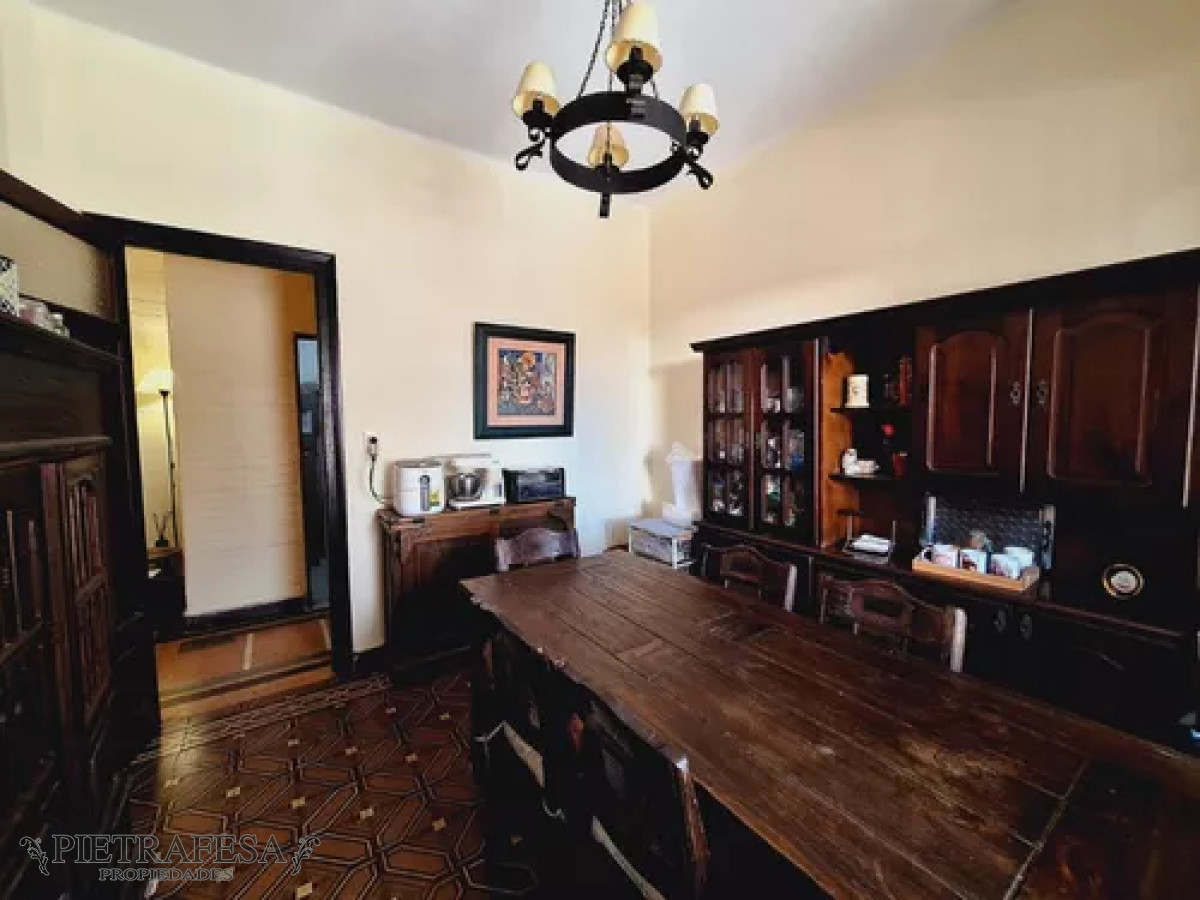 Casa ID.12734 - Casa en venta, 3dormitorios, 1baño, garaje, azotea. Pocitos.