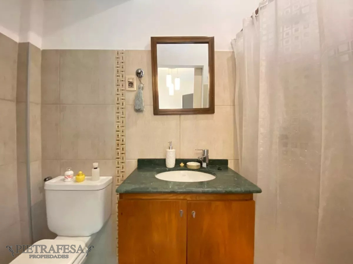 Casa ID.7961 - 2 casas en venta con renta, 4 dormitorios, 3 baños, garaje y fondo- Avenida Cataluña- Parque Batlle