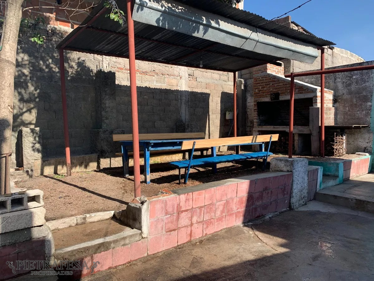 Casa ID.13186 - Casa y apto en venta, 4 dormitorios, cochera-Cerro 
