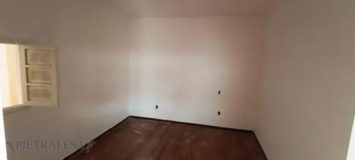 Casa ID.8529 - Casa en venta con renta, 4 dormitorios, 1 baño, azotea y garaje-Cnel. Santiago Labandera -Capurro