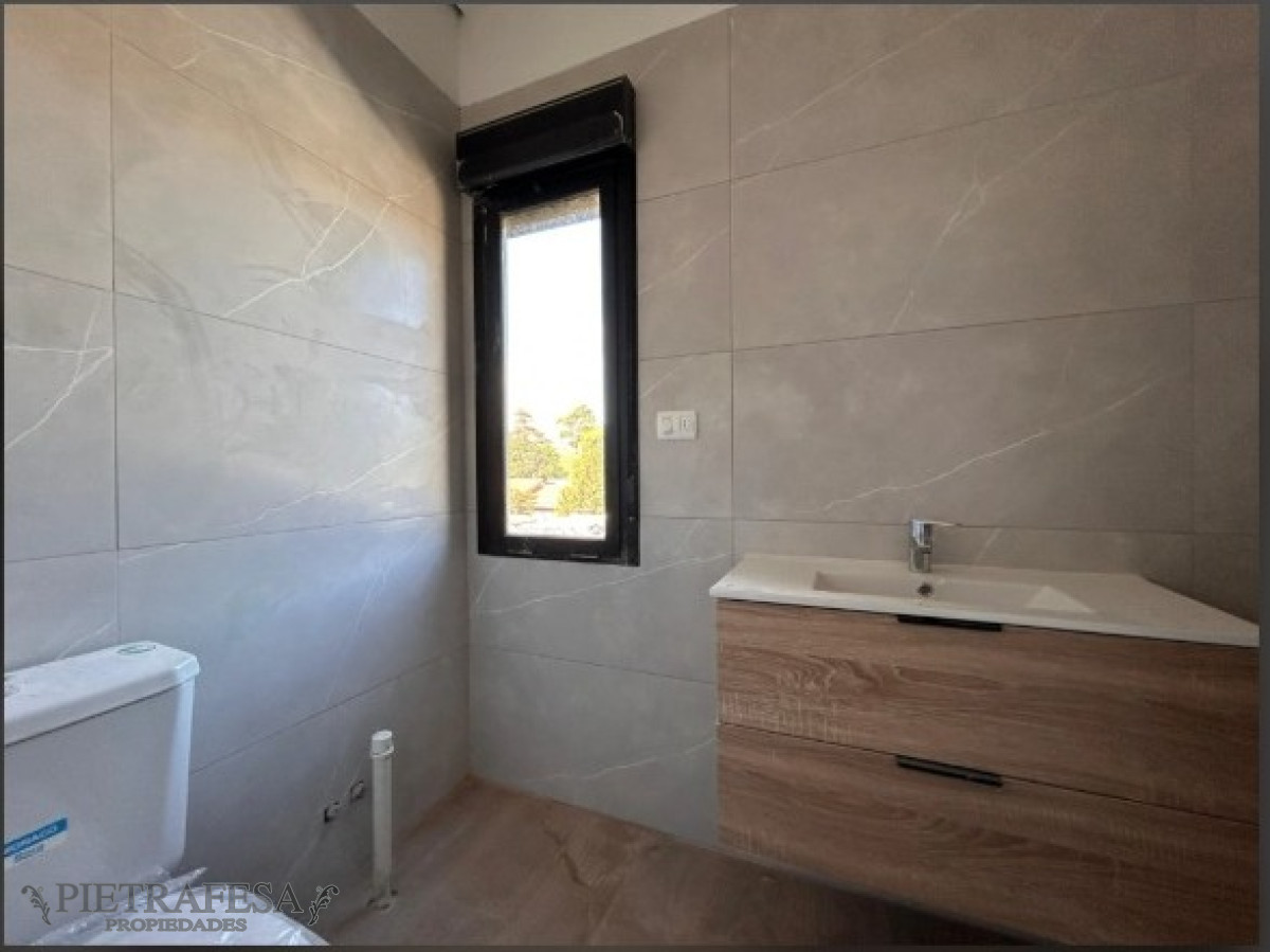 Casa ID.9769 - Casa a estrenar 2 dormitorios,3 baños, cochera-Carrasco Norte