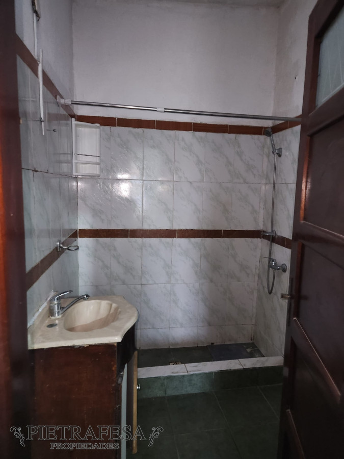 Casa ID.7987 - Casa mas apto en venta, 3 dormitorios, 2 baños, fondo y cochera-  José Piendibene -Jardines del Hipódromo
