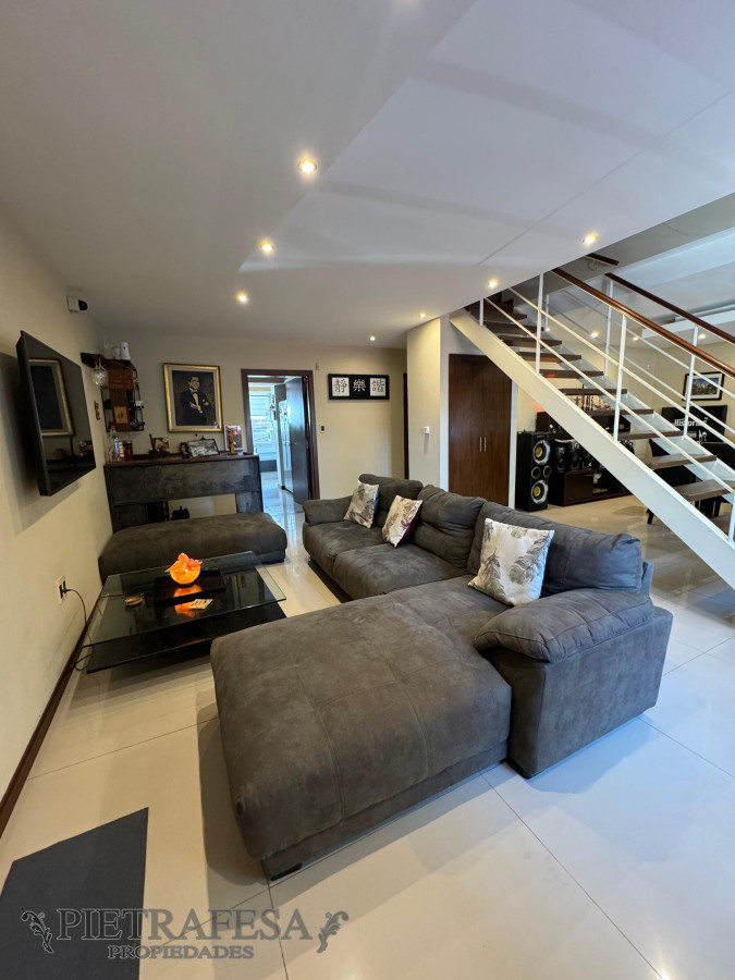 Casa ID.12278 - Gran casa en venta 6 dormitorios, 4 baños, piscina-Punta Gorda