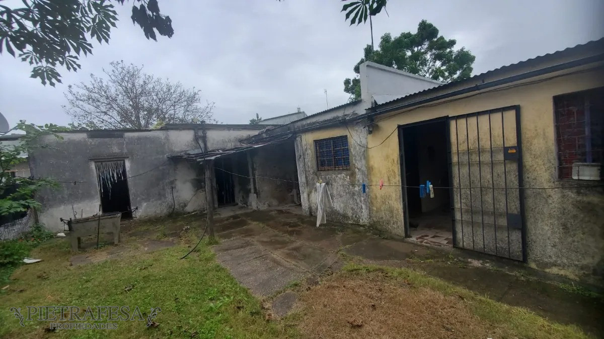 Casa ID.13842 - Oportunidad! 2 casas en venta con amplio terreno y galpón-Hipódromo