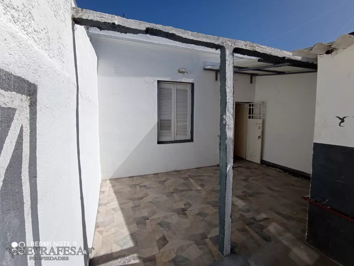 Casa ID.9620 - Casa en venta con renta, 2 dormitorios, 1 baño, patio- Unión.